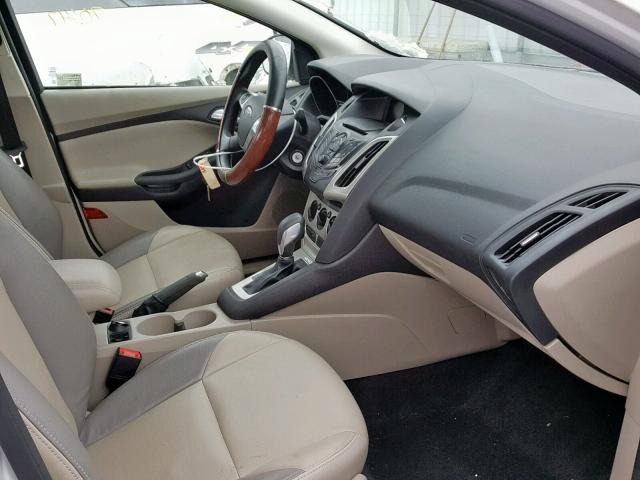 1FADP3F23EL448333 - 2014 FORD FOCUS SE 白色 照片 5