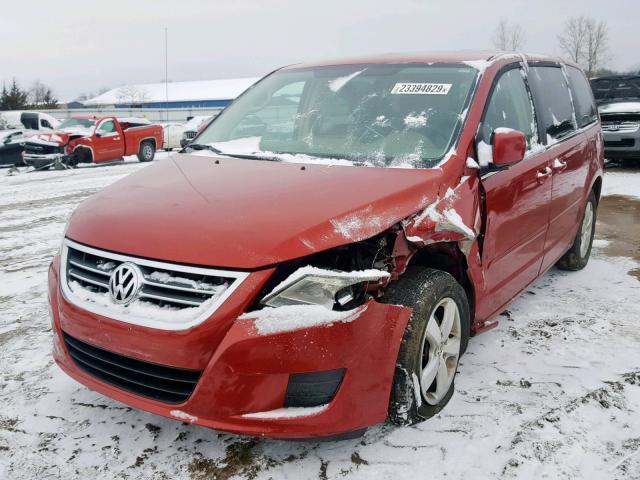 2V8HW34159R500099 - 2009 VOLKSWAGEN ROUTAN SE RED photo 2