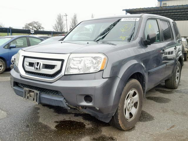 5FNYF3H2XBB053124 - 2011 HONDA PILOT LX GRAY photo 2