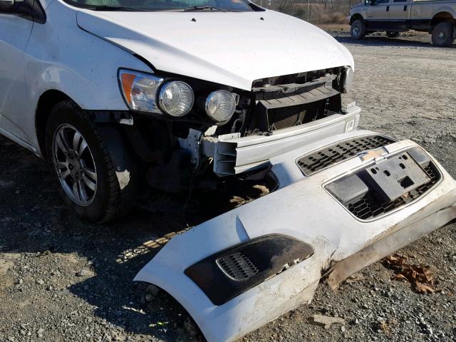 1G1JA6SH5C4142244 - 2012 CHEVROLET SONIC LS თეთრი ფოტო 9