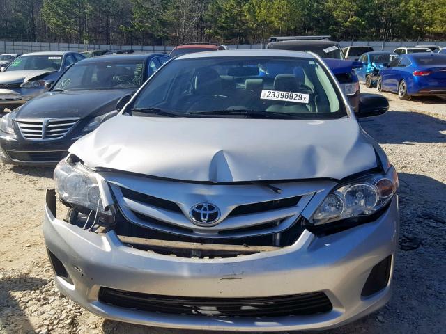 2T1BU4EEXDC111028 - 2013 TOYOTA COROLLA BA SILVER photo 9