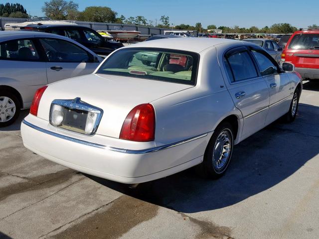 1LNHM83W01Y637362 - 2001 LINCOLN TOWN CAR C WHITE photo 4