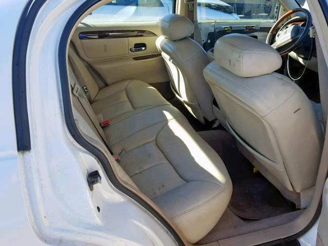 1LNHM83W01Y637362 - 2001 LINCOLN TOWN CAR C WHITE photo 6