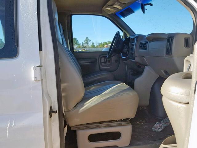1GAHG39R4X1059681 - 1999 CHEVROLET EXPRESS G3 WHITE photo 5