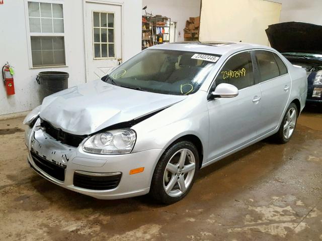 3VWRL7AJ2AM139346 - 2010 VOLKSWAGEN JETTA TDI SILVER photo 2