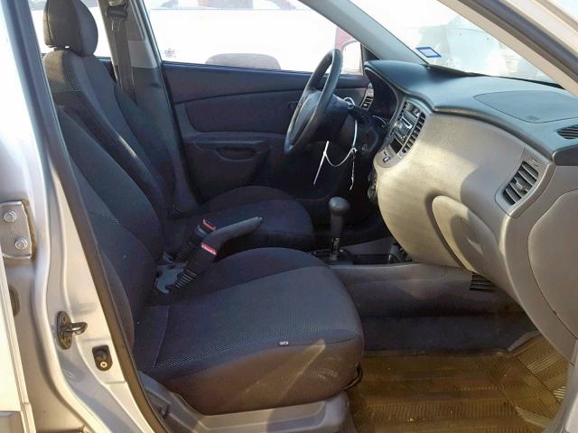 KNADE123266161579 - 2006 KIA RIO SILVER photo 5