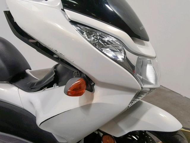 MLHJF2806B5002776 - 2011 HONDA PCX WHITE photo 10