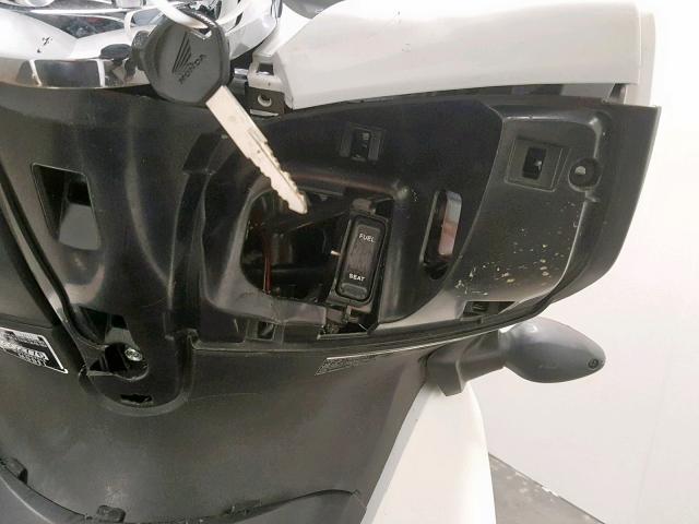 MLHJF2806B5002776 - 2011 HONDA PCX WHITE photo 19