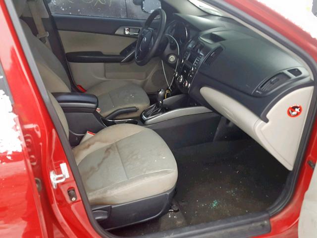 KNAFU4A26D5724769 - 2013 KIA FORTE EX RED photo 5