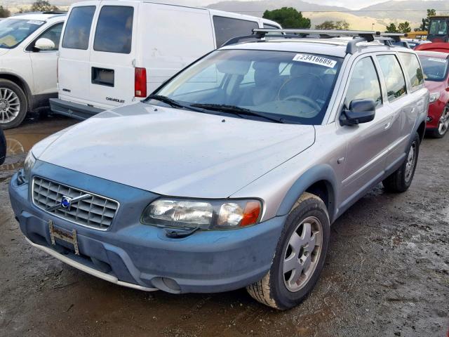 YV1SZ58DX21072849 - 2002 VOLVO V70 XC WHITE photo 2