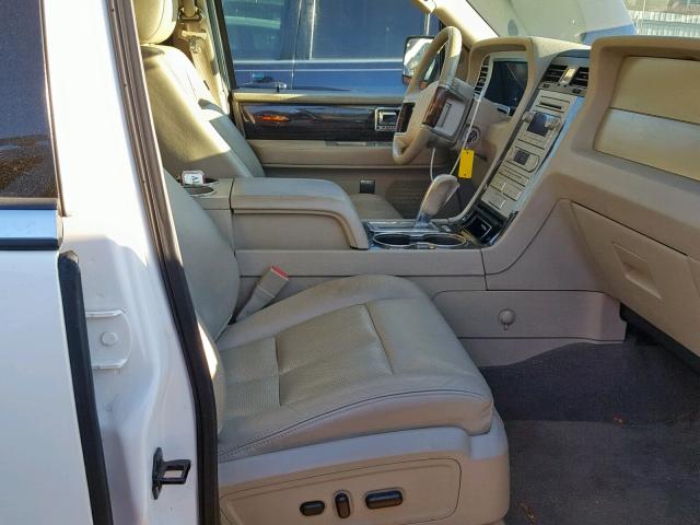 5LMFU28579EJ01281 - 2009 LINCOLN NAVIGATOR Weiß Foto 5