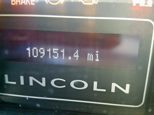 5LMFU28579EJ01281 - 2009 LINCOLN NAVIGATOR Weiß Foto 8