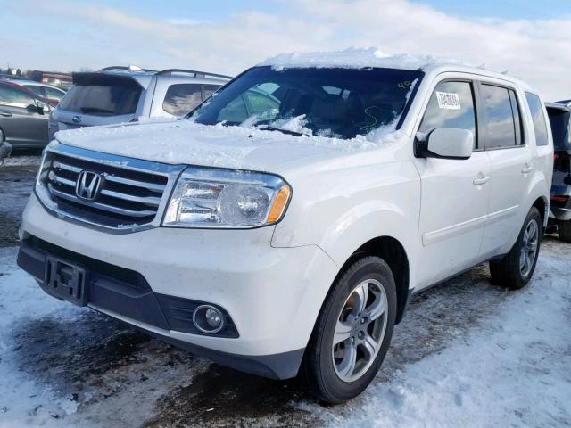 5FNYF4H31FB060581 - 2015 HONDA PILOT SE WHITE photo 2