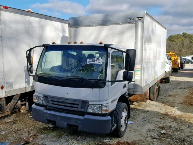3FRLL45Z87V634213 - 2007 FORD LOW CAB FO WHITE photo 2