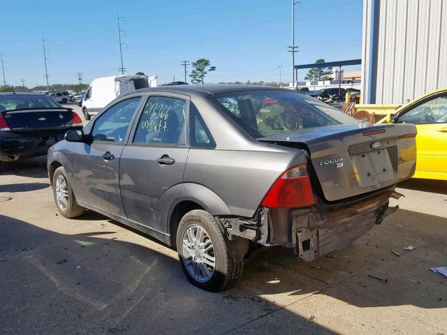 1FAFP34N15W261824 - 2005 FORD FOCUS ZX4 GRAY photo 3