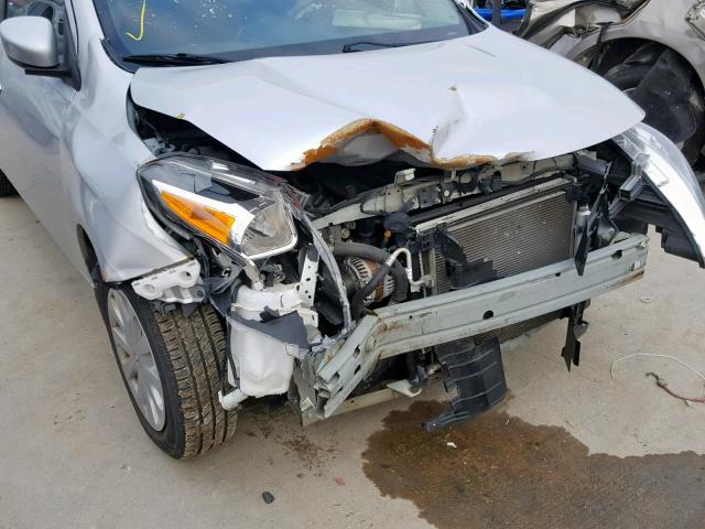 3N1CN7APXFL823925 - 2015 NISSAN VERSA S SILVER photo 9