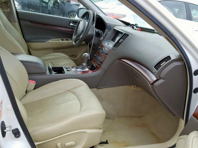 JNKCV61E99M304590 - 2009 INFINITI G37 BASE WHITE photo 5