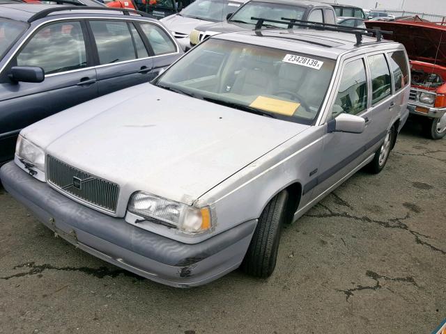 YV1LW572XT2174581 - 1996 VOLVO 850 SILVER photo 2