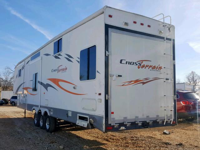 4V0FC39365A002018 - 2005 CROS 5TH WHEEL WHITE photo 3