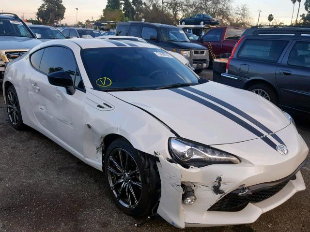 JF1ZNAA18H8707470 - 2017 TOYOTA 86 BASE თეთრი ფოტო 1