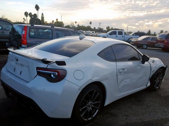 JF1ZNAA18H8707470 - 2017 TOYOTA 86 BASE თეთრი ფოტო 4