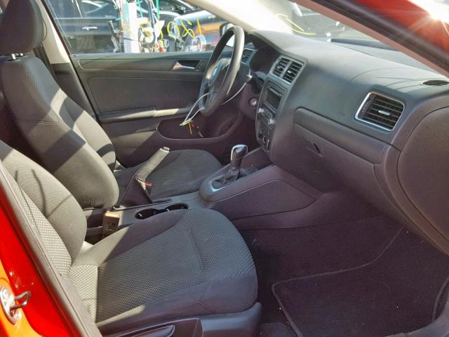 3VW2K7AJ6DM378861 - 2013 VOLKSWAGEN JETTA BASE RED photo 5