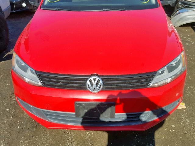 3VW2K7AJ6DM378861 - 2013 VOLKSWAGEN JETTA BASE RED photo 9
