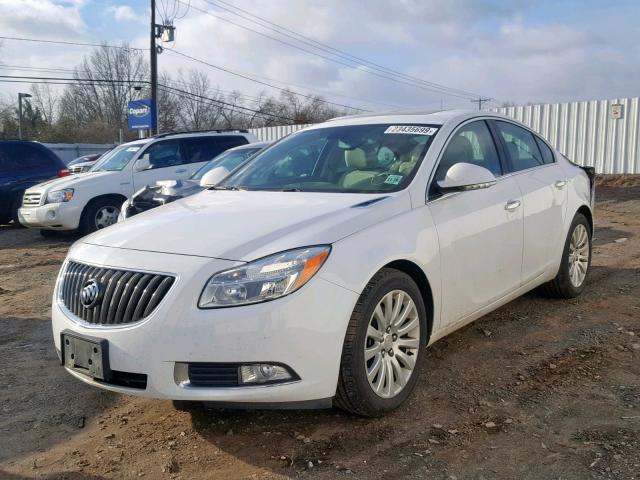 2G4GS5EV6D9249906 - 2013 BUICK REGAL PREM WHITE photo 2