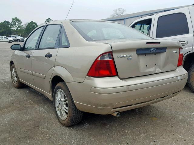 1FAFP34N86W151774 - 2006 FORD FOCUS ZX4 GOLD photo 3