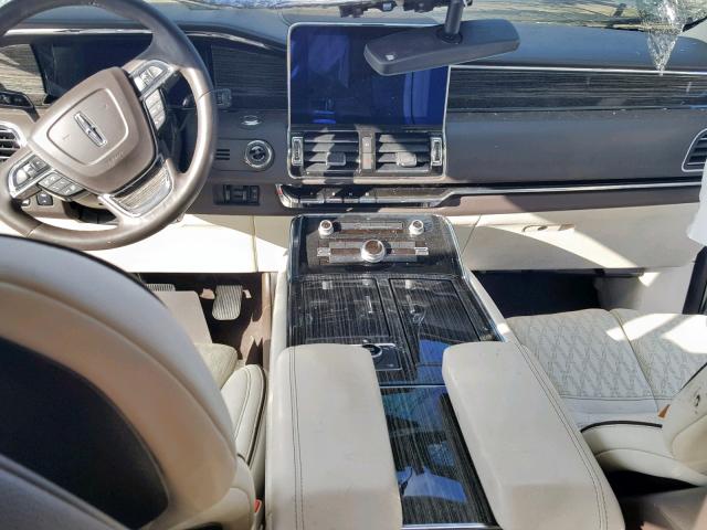 5LMJJ2TT8JEL02510 - 2018 LINCOLN NAVIGATOR SILVER photo 9
