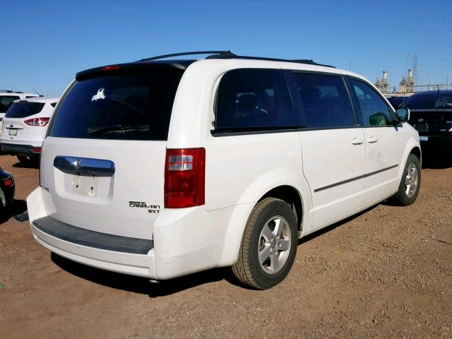 2D4RN5D19AR261257 - 2010 DODGE GRAND CARA WHITE photo 4