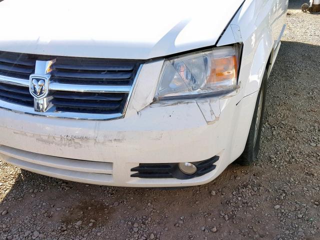 2D4RN5D19AR261257 - 2010 DODGE GRAND CARA WHITE photo 9