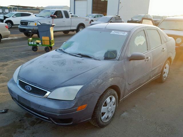 1FAFP34N77W290215 - 2007 FORD FOCUS ZX4 GRAY photo 2