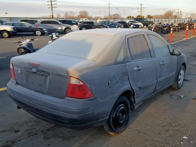 1FAFP34N77W290215 - 2007 FORD FOCUS ZX4 GRAY photo 4