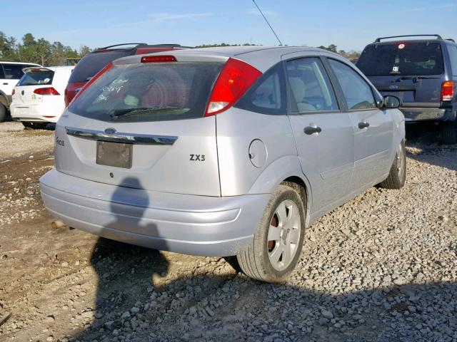 3FAFP37332R171437 - 2002 FORD FOCUS ZX5 SILVER photo 4