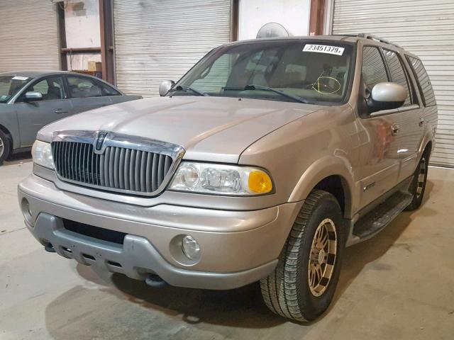 5LMFU28R32LJ15747 - 2002 LINCOLN NAVIGATOR 银色 照片 2