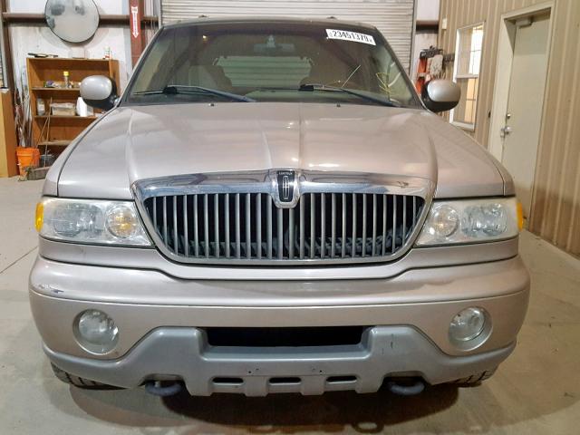 5LMFU28R32LJ15747 - 2002 LINCOLN NAVIGATOR 银色 照片 9