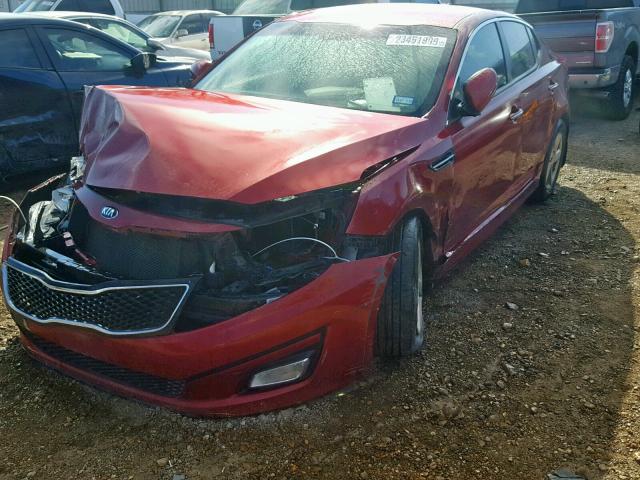 5XXGM4A70FG514475 - 2015 KIA OPTIMA LX MAROON photo 2