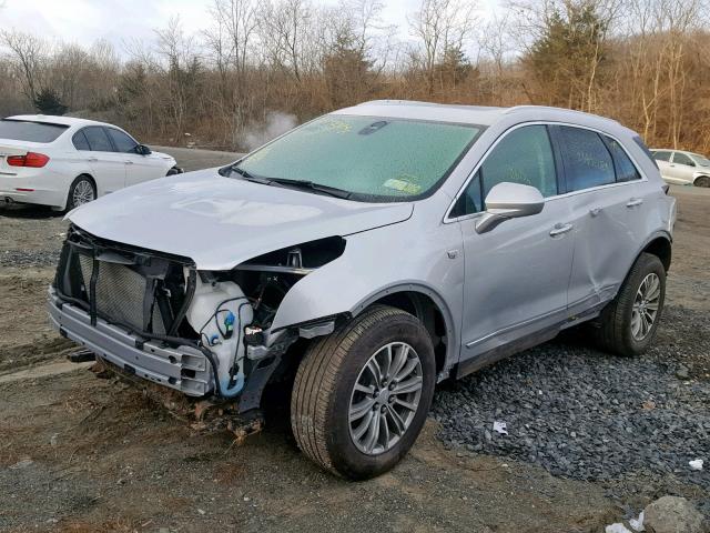 1GYKNDRS6JZ130488 - 2018 CADILLAC XT5 LUXURY SILVER photo 2