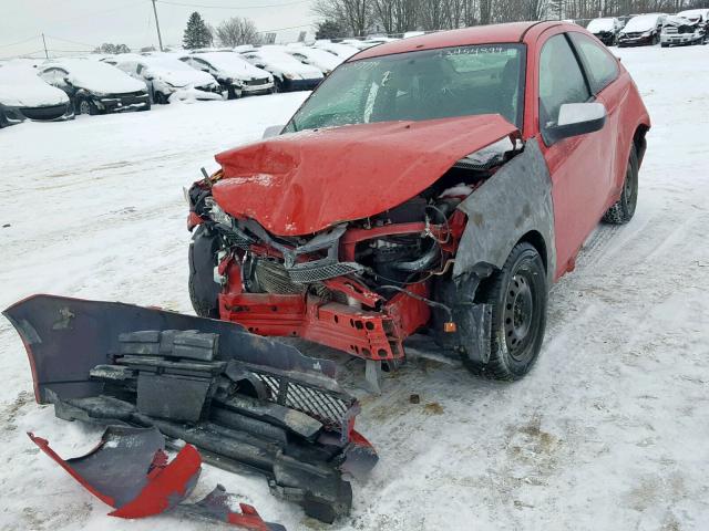 1FAHP32N38W296655 - 2008 FORD FOCUS S/SE RED photo 2