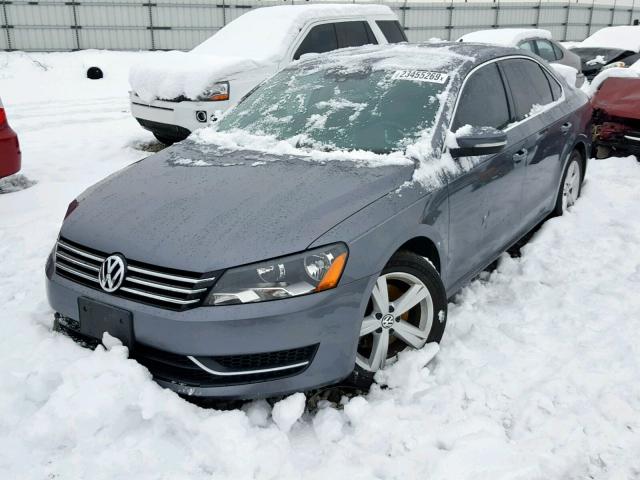 1VWBH7A37DC109348 - 2013 VOLKSWAGEN PASSAT SE BLUE photo 2