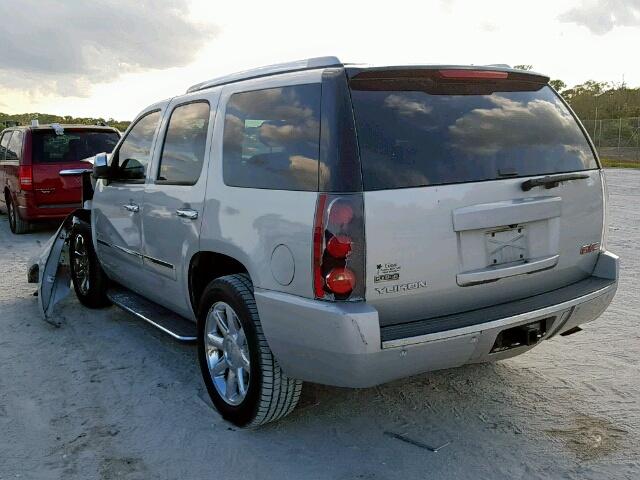 1GKUCEEF9AR173746 - 2010 GMC YUKON DENA SILVER photo 3