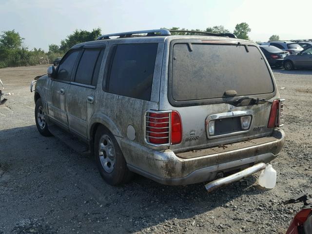 5LMPU28A1YLJ15169 - 2000 LINCOLN NAVIGATOR Күміс фото 3