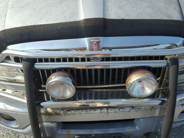 5LMPU28A1YLJ15169 - 2000 LINCOLN NAVIGATOR Күміс фото 7