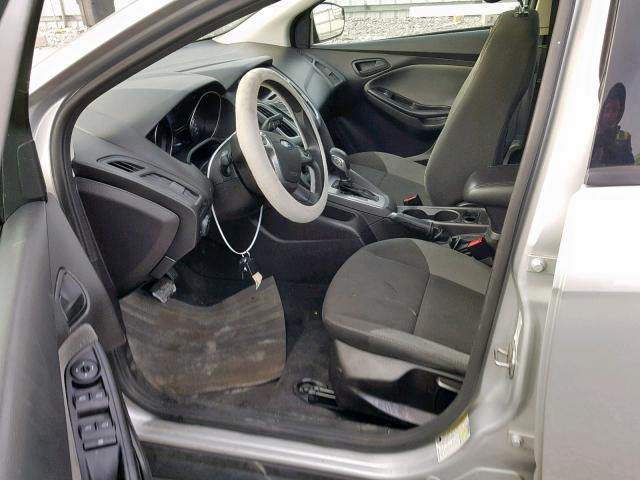 1FAHP3F21CL324642 - 2012 FORD FOCUS SE SILVER photo 5