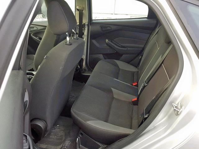 1FAHP3F21CL324642 - 2012 FORD FOCUS SE SILVER photo 6