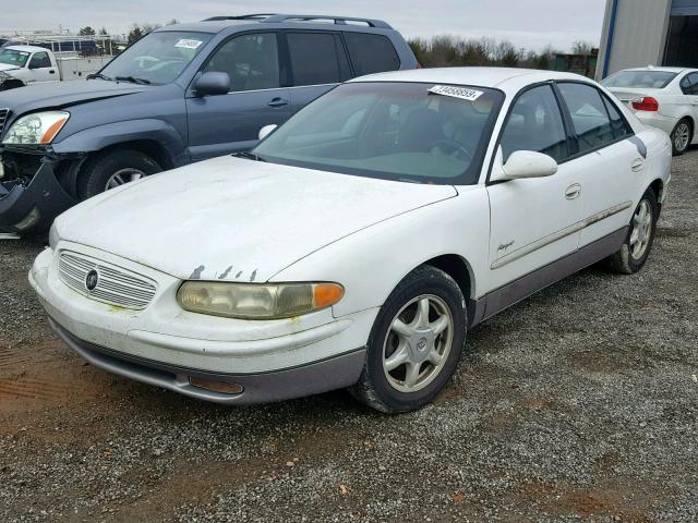 2G4WF5519Y1101542 - 2000 BUICK REGAL GS WHITE photo 2