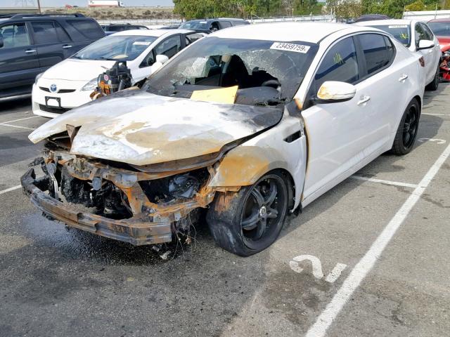 KNAGM4A77D5325028 - 2013 KIA OPTIMA LX WHITE photo 2