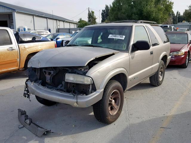 1GNCS18W2YK156943 - 2000 CHEVROLET BLAZER BROWN photo 2