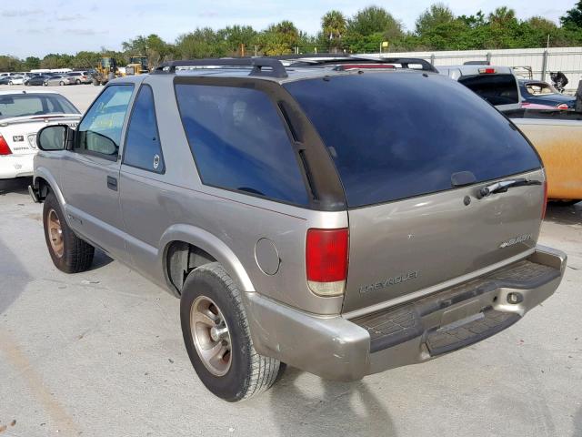 1GNCS18W2YK156943 - 2000 CHEVROLET BLAZER BROWN photo 3